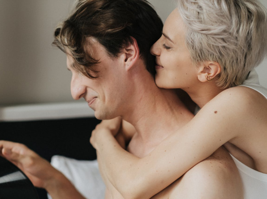 happy couple in couples therapy